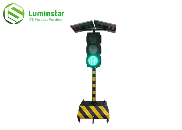 Solar mobile full screen signal light